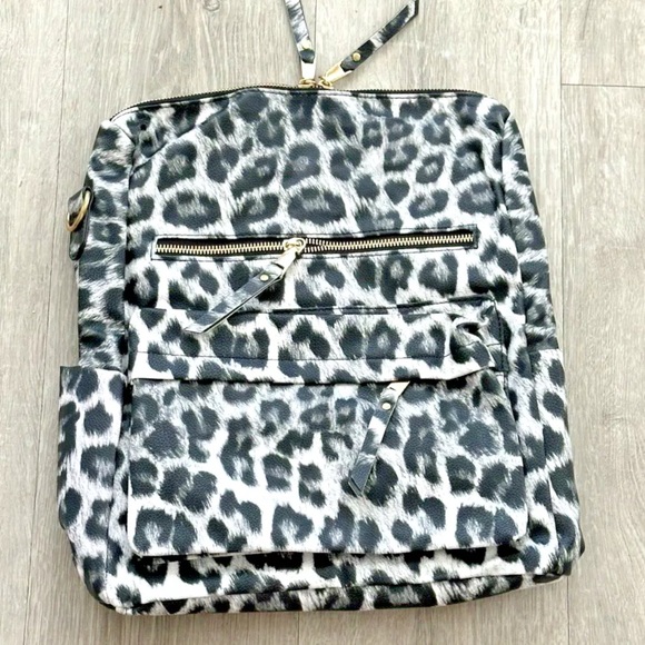 Mi-Mi’s Closet Leopard Pattern Faux Leather Backpack Style Color Guitar Strap - Picture 2 of 4